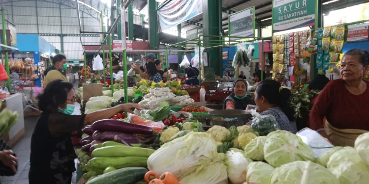 pasar - Pasar Rakyat, Tempat Belanja dan Hiburan Rakyat