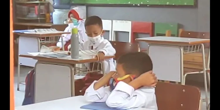 Uji coba sekolah tatap muka di SD Muhammadiyah 8 Dau. Foto: Rizal Adhi