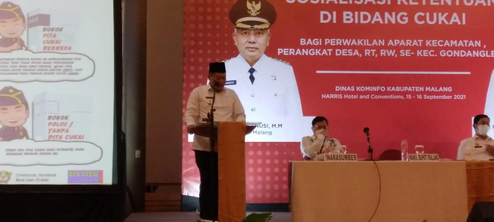 Wakil Bupati Kabupaten Malang, Drs H Didik Gatot Subroto SH MH dalam sosialisasi program Gempur Rokok Ilegal yang dilakukan Diskominfo Kabupaten Malang bersama Kantor Pengawasan dan Pelayanan (KPP) Bea Cukai Tipe Madya Cukai Malang/tugu malang