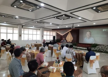 Aqua Dwipayana melakukan sharing komunikasi