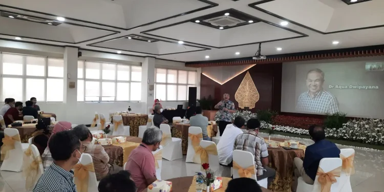 Aqua Dwipayana melakukan sharing komunikasi
