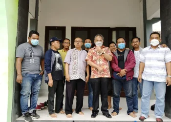 Dr. Aqua Dwipayana Sharing Pengalaman dengan Wartawan Tuban