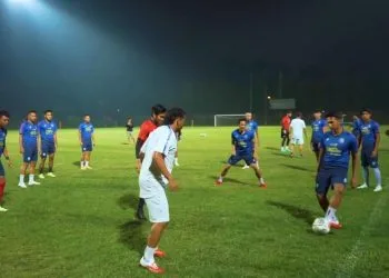Pemain Arema FC berlatih.