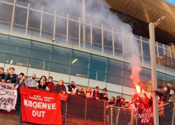 Demo pendukung Arsenal