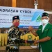 Rektor UIN Sunan Ampel, Surabaya, Prof Masdar Hilmy S.Ag, MA, Ph.D (kiri)dan Ketua PW Ansor Jawa Timur Syafiq Syauqi/tugu malang