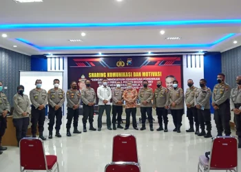 Dr Aqua Dwipayana Hadiahi Kapolsek Padangan Liburan ke Bali
