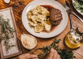 Beef Steak, salah satu jenis makanan khas Eropa yang ada di Yogyakarta/tugu jatim