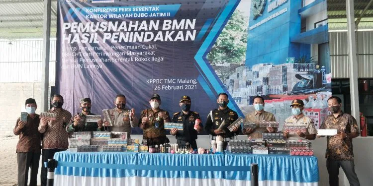 Sinergi Pemkot Malang dengan Bea Cukai Malang dalam kegiatan Gempur Rokok Ilegal. Foto. dok.