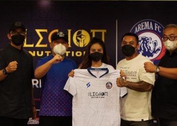 Arema FC usai melakukan perjanjian kerja sama di Jakarta Convention Center, Senayan, Jakarta, bersama sponsor utama yaitu The Legion Nutrition pada Sabtu (04/09/2021)/tugu malang