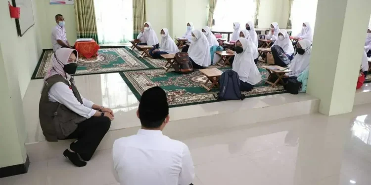 Dewanti meninjau sekolah tatap muka