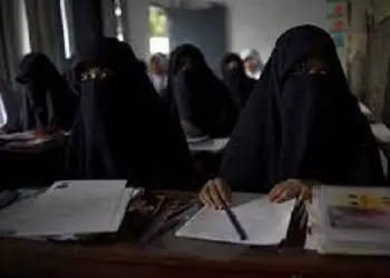 Ilustrasi perempuan Afghanistan yang kini diperbolehkan belajar hingga universitas/tugu malang