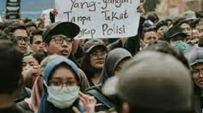 Aktivis mahasiswa saat turun ke jalan/tugu malang
