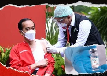Presiden Jokowi sedang melakukan vaksinasi memberi teladan pada semua masyarakat agar segera ikut vaksin/tugu malang