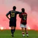 Pemandangan Marco Materazzi (biru/Inter) dan Rui Costa (merah/Milan) saat kerusuhan suporter pada pertandingan perempat final Liga Champions 2004/05/tugu malang