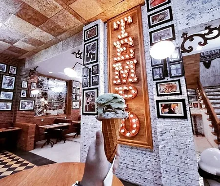 Tempo Gelato, makanan yang cocok dinikmati di siang hari yang panas/tugu malang