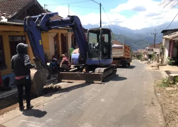 Kendaraan berat mulai garap jalan tembus