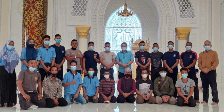 Bersama staf pegawai Masjid Al-Hakim