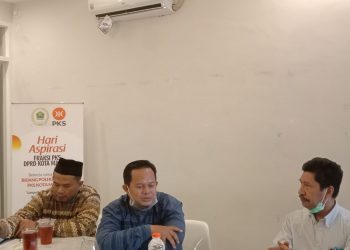 Penyampaian aspirasi paguyuban pedagang pasar dalam agenda Hari Aspirasi Fraksi PKS DPRD Kota Malang.