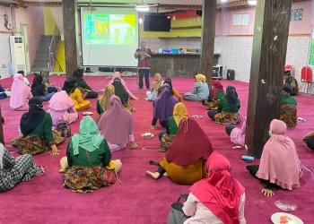 komunikasi - Kunci Membangun Soliditas di Tempat Kerja adalah Komunikasi dan Saling Percaya