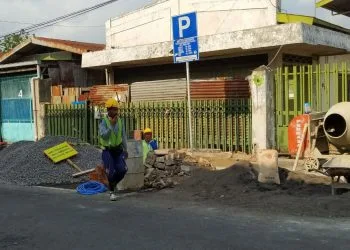 trotoar direnovasi untuk ramah difabel