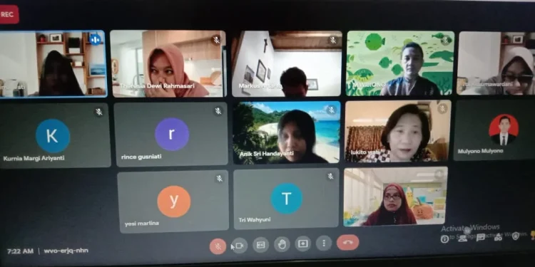 Yulianti, dosen Unikama saat mengajar