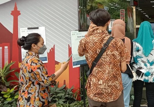 Ilustrasi penerapan aplikasi PeduliLindungi di sejumlah kantor pelayanan masyarakat mulai Kantor Kelurahan hingga Balai Kota Malang./tugu malang