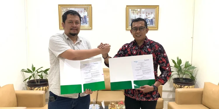 Penandatanganan Memorandum of Understanding (MoU) ini dilakukan oleh CEO Tugu Media Group Irham Thoriq bersama Kepala BPJS Ketenagakerjaan Cabang Malang Imam Santoso di Kantor BPJS Ketenagakerjaan, Jalan Bondowoso nomor 25 Kota Malang, Kamis (21/10/2021)
