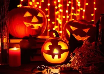 Ilustrasi ornamen Halloween/tugu malang