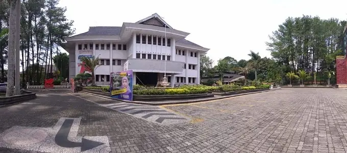 Sekolah Tinggi Ilmu Ekonomi (STIE) Malangkuçeçwara.