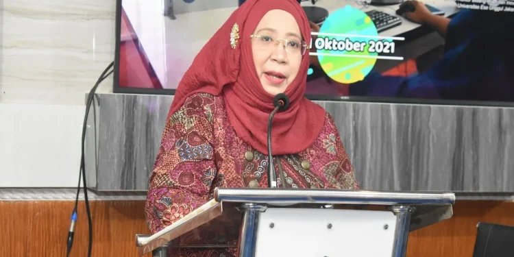 Dekan FEB Unisma, Nur Diana dalam menyampaikan sambutan. Foto: dok
