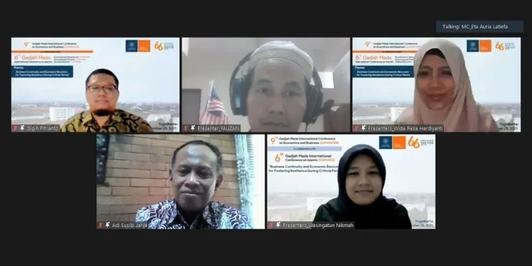 dosen - Dosen Akuntansi Unikama Raih Best Paper di Gadjah Mada International Conference