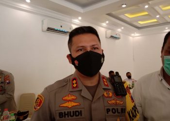 Kapolresta Malang Kota, AKBP Budi Hermanto menjelaskan rencana vaksinasi COVID-19 drive thru. Foto: M Sholeh