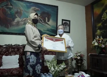 lina - Maestro Batik, Lina Santoso Dapat Penghargaan dari Dewanti