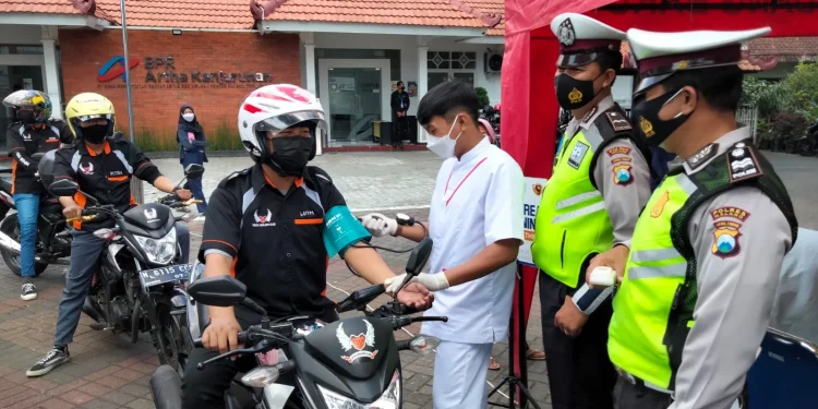 covid-19 - Seminggu Berjalan, Vaksinasi COVID-19 Drive Thru Ramai Peminat