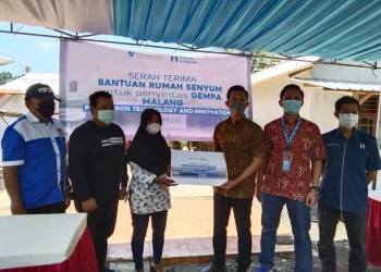 paragon - PT Paragon Technology and Innovation bersama Human Initiative Beri Bantuan Rumah Senyum untuk Korban Gempa Malang