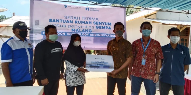 paragon - PT Paragon Technology and Innovation bersama Human Initiative Beri Bantuan Rumah Senyum untuk Korban Gempa Malang