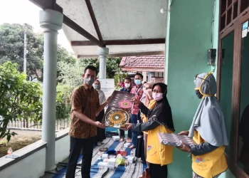 perempuan - Wadah Pemberdayaan Perempuan, Komunitas Rajut Nenjap Dapat Dukungan Paragon dan Human Initiative