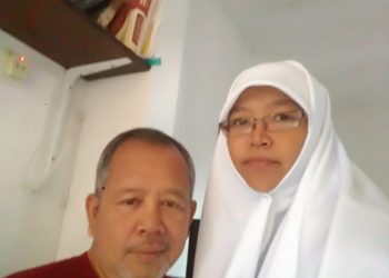 Alm Nurul Lutfi bersama sang istri. Foto: dok