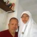 Alm Nurul Lutfi bersama sang istri. Foto: dok