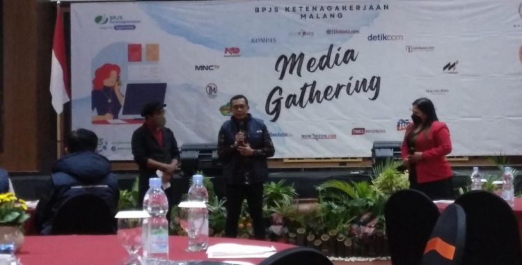Kepala BPJS Ketenagakerjaan Cabang Malang, Imam Santoso dalam media gathering di Aria Gajayana Malang. Foto: Feni Yusnia
