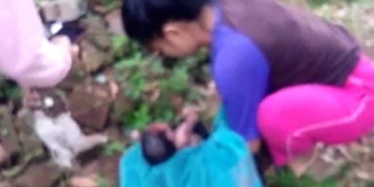 Penemuan bayi laki-laki di Tumpang, Malang. Foto: istimewa
