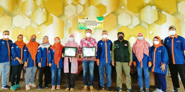 KKNT Prodi Manajemen mengusung tema "Pemberdayaan Difabel melalui Program Pelatihan dan Pendampingan Batik Eco Print dan Sibori". Foto: dok