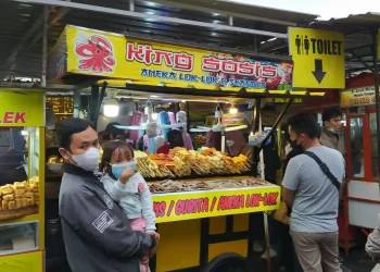 jajanan - Berburu Aneka Jajanan Enak di Pasar Laron