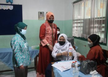Serbuan Vaksinasi COVID-19 oleh Yayasan Kartika Jaya Koordinator XL Kodim 0833 Cabang IV Brawijaya. Foto: Rubianto