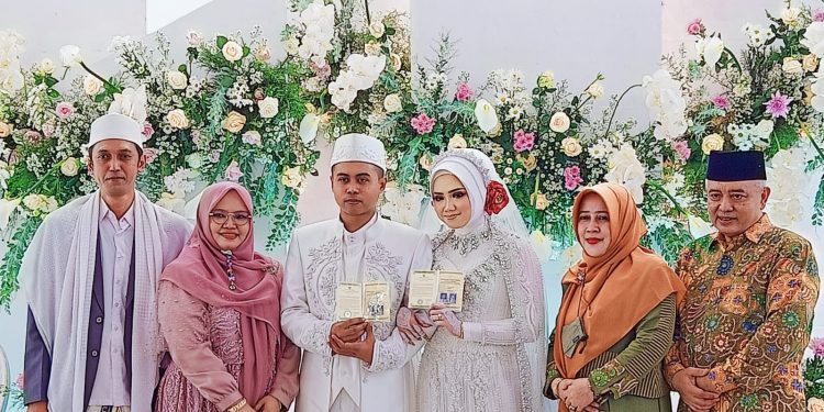 Pernikahan sepasang santri asal Kabupaten Malang, Aghisna dan Afthon bersamaan dengan Peringatan Hari Santri Nasional. Foto: dok