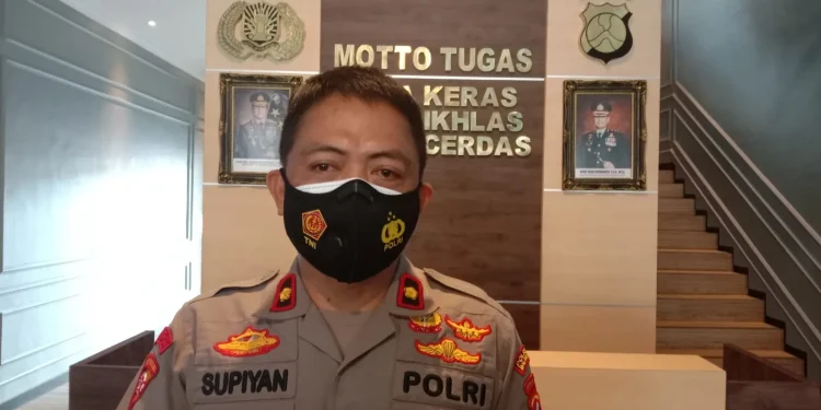 Kabagops Polresta Malang Kota, Kompol Supiyan menjelaskan terkait pemanggilan panitia Malang Fashion Week 2021. Foto: M Sholeh