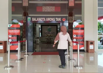 tani - Masuk Balai Kota Among Tani Wajib Scan QR Code PeduliLindungi