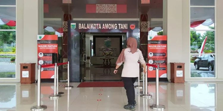 tani - Masuk Balai Kota Among Tani Wajib Scan QR Code PeduliLindungi