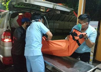 Jenazah korban dibawa ke ruang forensik RSSA Malang. Foto: istimewa