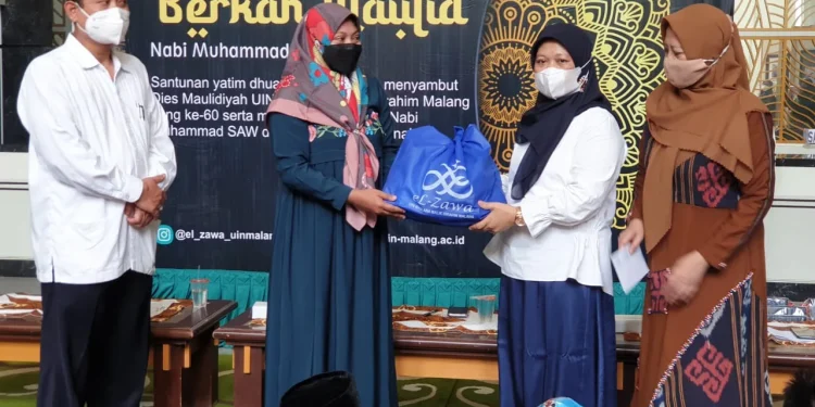 Berkah Maulid Nabi Muhammad SAW yang diselenggarakan El-Zawa UIN Malang dalam rangka menyambut Dies Natalies Maulidyah UIN Malang serta memperingati Maulid Nabi Muhammad SAW dan Hari Santri Nasional. Foto: dok